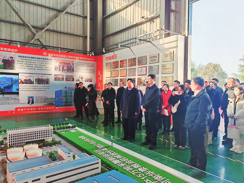 滑縣縣委副書(shū)記、代縣長(zhǎng)王軍華率隊(duì)蒞臨華泰智能裝備集團(tuán)調(diào)研