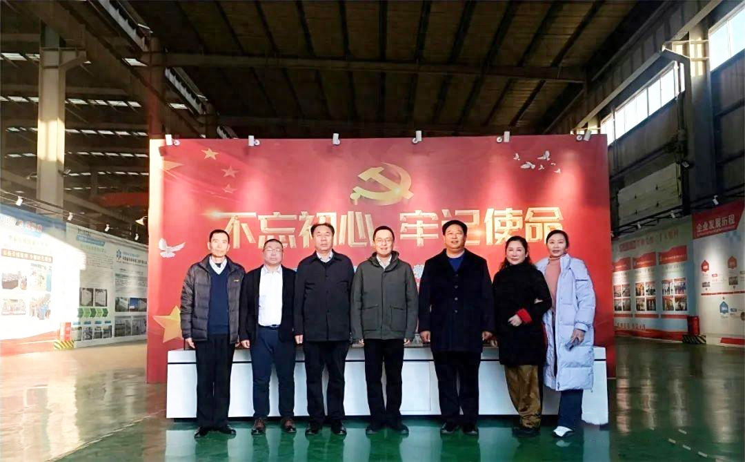 新疆和田市委常委、副市長(zhǎng)馮瓅蒞臨華泰智能裝備集團(tuán)考察