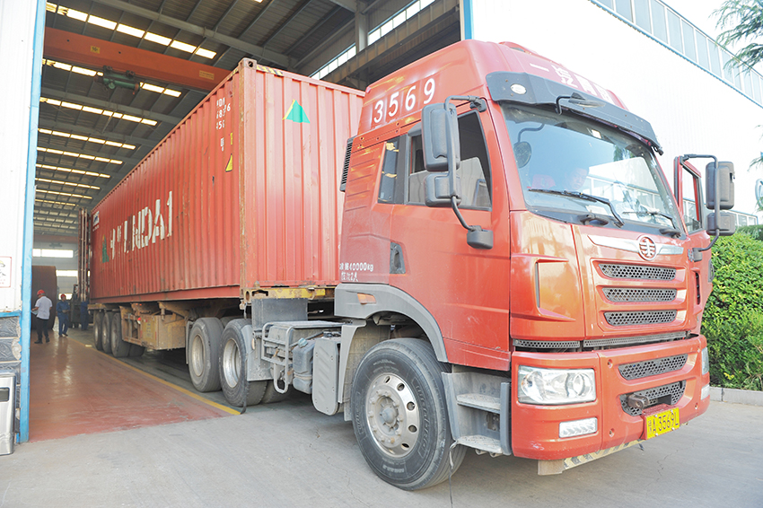 華泰集團承攬的500T葵花籽預(yù)處理、250T浸出、120T精煉和脫蠟項目發(fā)往哈薩克斯坦