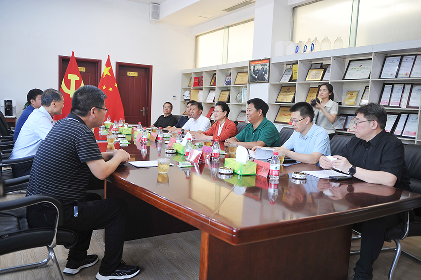 省人大財(cái)經(jīng)委員會(huì)主任委員劉荃一行蒞臨華泰智能裝備集團(tuán)調(diào)研